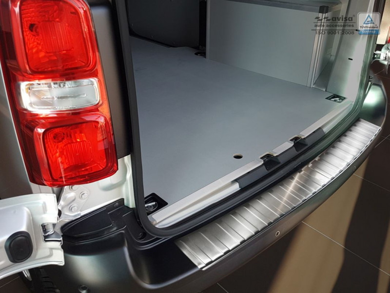 Ochranná lišta hrany kufru Citroen Jumpy 2016- (plastový nárazník