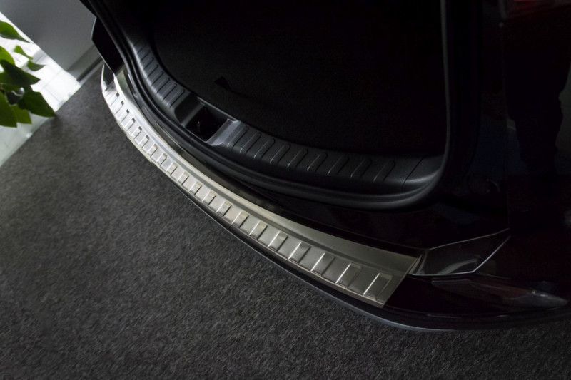 Ochranná lišta hrany kufru Toyota RAV4 2016-2018 (po faceliftu)