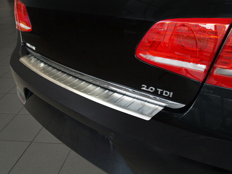 Ochranná lišta hrany kufru VW Passat B7 2011-2015 (sedan)